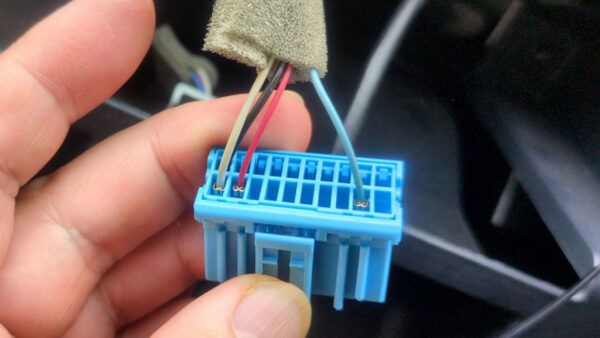 車両側コネクタ